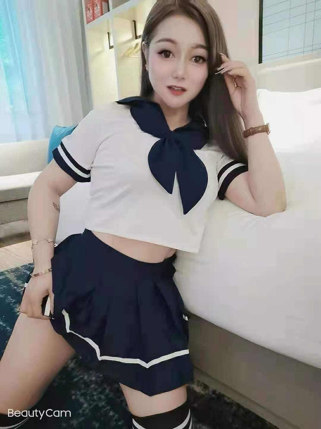 泻火长腿小辣妹，媚劲十足床湿一片，夹起来好舒服啊