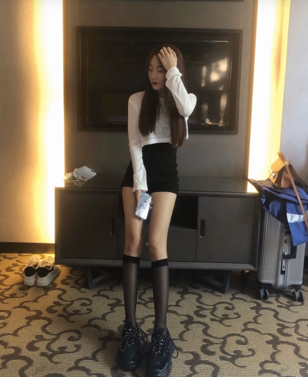 北京00后大学兼职妹腿又细又白有直身材极品